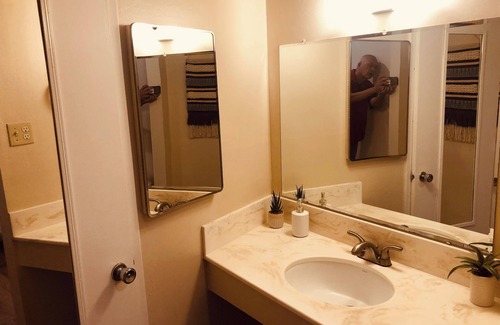 Belmont Apartment | 2-BR apt hot spot for working professionals or families in the Belmont Hills
