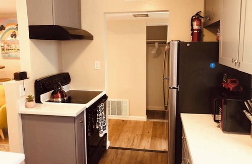Belmont Apartment | 2-BR apt hot spot for working professionals or families in the Belmont Hills