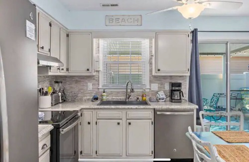 Crescent Beach House | 2 BR Beach House w/Firepit