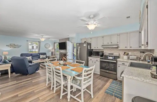 Crescent Beach House | 2 BR Beach House w/Firepit