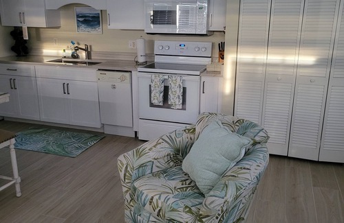 Fort Myers Beach Condo | 2 BR BEAUTY ON BEACH SIDE 2550 Estero Blvd.
