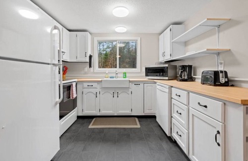 Thornton Condo | 2-BR Condo Near Welch-Dickey and Waterville Valley