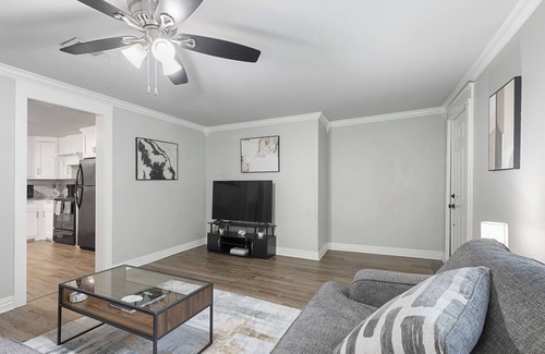 Conway House | 2 BR Cozy and Stylish Home
