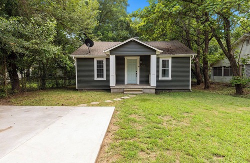 Conway House | 2 BR Cozy and Stylish Home