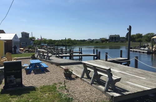 Snug Harbor Cottage | 2 BR East Matunuck cottage 7 min walk to beach, steps from Salt Pond