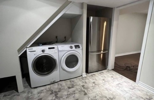Halton Regional Municipality House | 2 BR Exclusive Suite, TV, Free Parking/Wifi