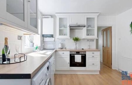 Hillside House | 2-BR Flat w. Garden near Wimbledon Station