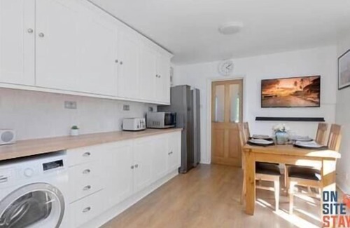 Hillside House | 2-BR Flat w. Garden near Wimbledon Station