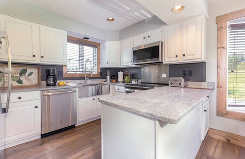 Blowing Rock Condo | 2 BR in Chetola Resort w/all resort amenities, walk to Main St Blowing Rock