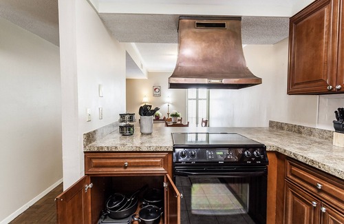 Germantown Condo | 2 Br in Germantown Long-term stays