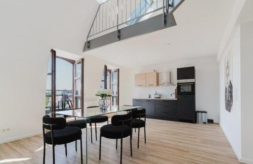 Mitte Apartment | 2 BR Penthouse Loft - WHIRLPOOL - TERRASSE - WIFI - ZENTRAL - KÜCHE - KAFFEE - PARKHAUS