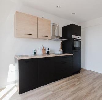 Mitte Apartment | 2 BR Penthouse Loft - WHIRLPOOL - TERRASSE - WIFI - ZENTRAL - KÜCHE - KAFFEE - PARKHAUS