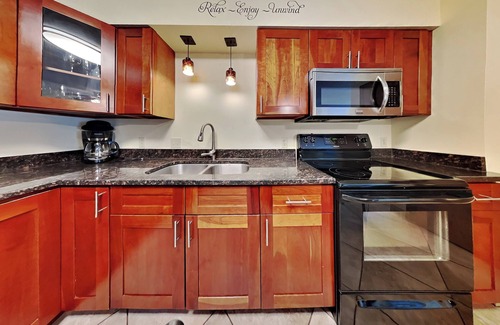Put-in-Bay Condo | 2 BR Pool View Unit - Updated Put-in-Bay Condo - Only Steps from Lake Erie C4