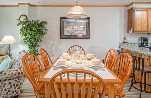 Snowshoe House | 2 Br: Powderidge17: Slope Side. on the shuttle route. clean and spacious!