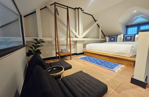 Samphanthawong House | 2 BR Soho house Lux |Walk to Chinatown|MRT|Pier