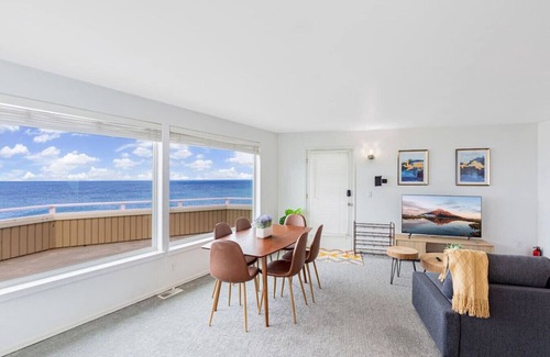 Oak Harbor Apartment | 2 BR Unit w/ Mesmerizing Water View @Oak Harbor