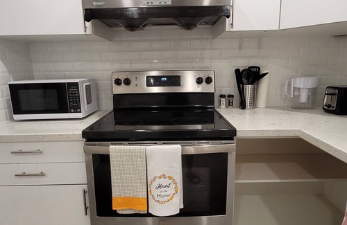 Pleasant View Apartment | 2-BR Unit with en-suite Baths, Private Kitchen & Living Rm near Seneca