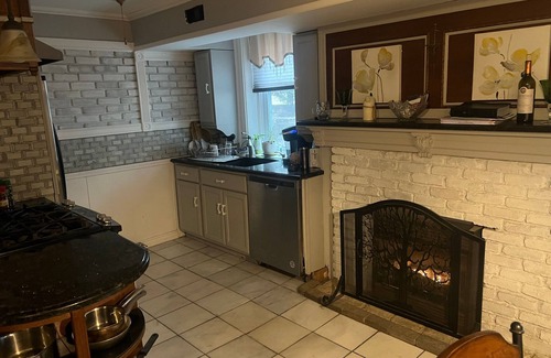 Poughkeepsie Apartment | 2 Br Victorian Apt 2800 sq ft 2 floors with Full Kitchen 2 baths and Laundry