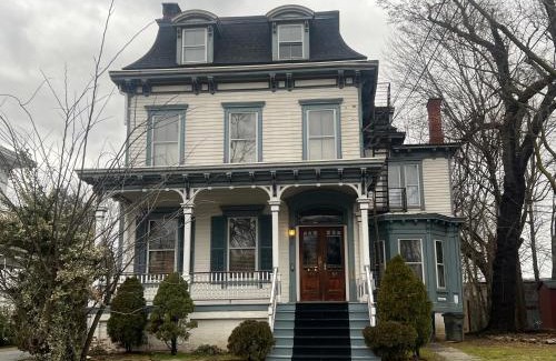 Poughkeepsie Apartment | 2 Br Victorian Apt 2800 sq ft 2 floors with Full Kitchen 2 baths and Laundry