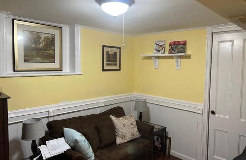 Poughkeepsie Apartment | 2 Br Victorian Apt 2800 sq ft 2 floors with Full Kitchen 2 baths and Laundry