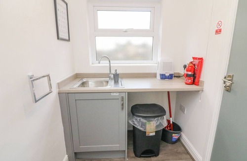 Clitheroe Cottage | 2 BROOK STREET, character holiday cottage, with a garden in Clitheroe