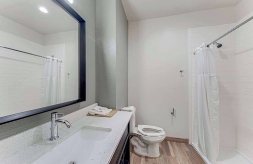 Eastside Promise Neighborhood Hotel | 2 Budget-Friendly Rooms w/Free Breakfast & Prime Location in DT