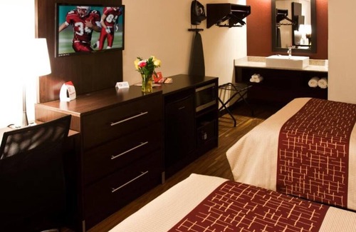 Dublin House | 2 Budget-Friendly Units! FREE Parking, Short Drive to Riverside Crossing Park