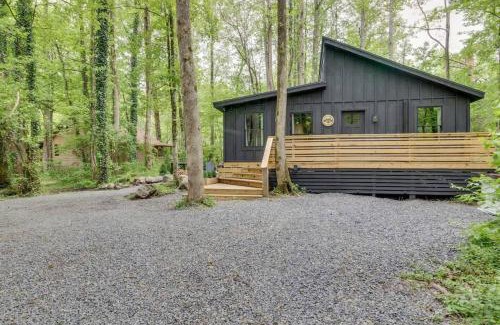 Rocky Grove House | 2 Cabins side by side - Sleeps 9 Perfect for 2 fa