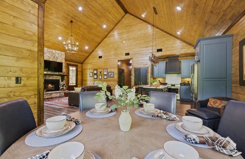 Broken Bow Cabin | 2 Cabins w/Pickleball, Heated & Chilled Pools