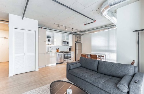 Gateway District Apartment | 2 Centrally Located DT Luxury studios at City Club