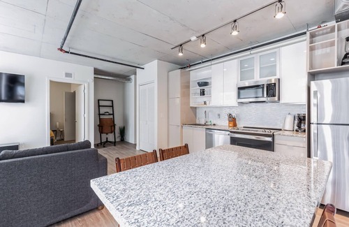 Gateway District Apartment | 2 Centrally Located DT Luxury studios at City Club