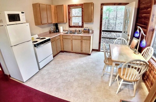 Eureka Springs Cabin | #2 Charming Cabin/Home - Giant Spa Tub, Family/Pet Friendly - Cedar Creek Cabins