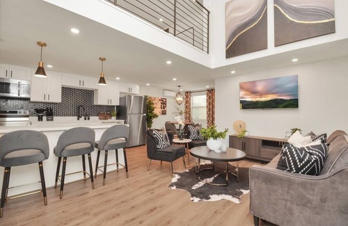 Greater East End House | 2 Chateaus - Custom Homes - Modern - Fully Gated with Parking