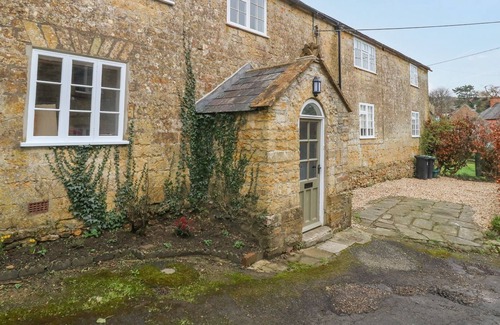 Broadwindsor Cottage | 2 CHURCH PATH, pet friendly, with open fire in Broadwindsor