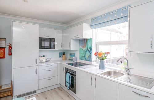 Lyme Regis Cottage | 2 COBB VIEW, pet friendly, country holiday cottage in Lyme Regis