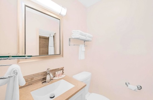 Pecos Hotel | 2 Comfortable Lodgings in Historic Pecos! Free Parking, Pool, Pets are Welcome!