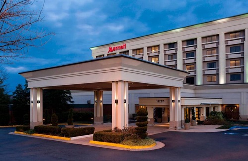 Fairfax Hotel | 2 Comfortable Rooms with Gym Near Patriot Park North and EagleBank Arena