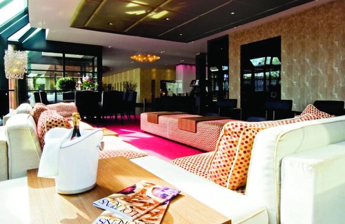 Municipality of Zeist Hotel | 2 Comfortable Stay w/On-site Dining, Free Parking, and Comfortable Ambiance