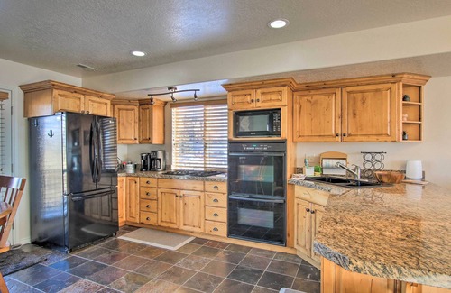 Eden Condo | 2-Condo Property w/Mtn Views by Golf & Ski Resort