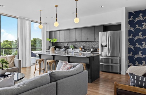 Eighth Avenue Condo | 2 Condos-8 Minutes to Broadway-Walkable-5 King