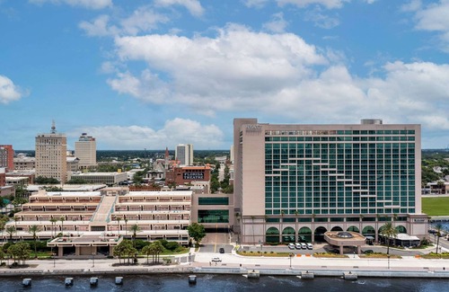 Downtown Jacksonville Hotel | 2 Connecting Suites at a 4⭐️ Hotel