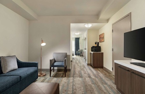Charlotte Hotel | 2 Connecting Suites at a Hotel
