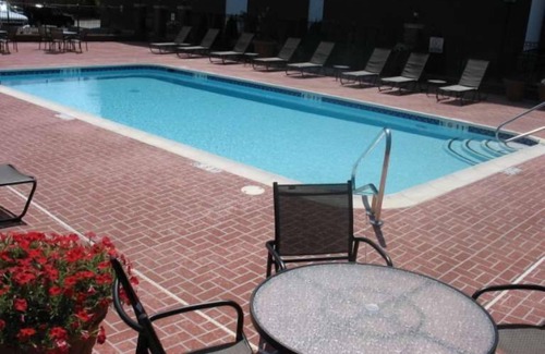 Lexington House | 2 Connecting Suites at a 4⭐️ Hotel