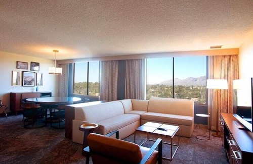 Tucson House | 2 Connecting Suites at a 4⭐️ Hotel