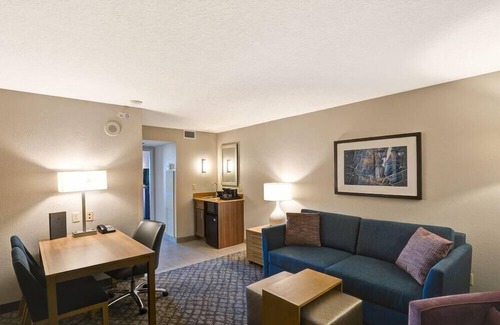 Downtown Orlando Hotel | 2 Connecting Suites at a Hotel