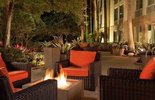 Airport North Hotel | 2 Connecting Suites at a Hotel