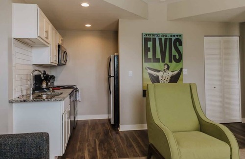 Chatham-Arch Apartment | 2 cozy combined apts near nightlife & attractions