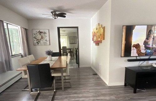 Abbotsford House | 2 cozy spacious In Abbotsford