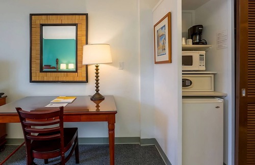 Ala Moana House | 2 Deluxe Two Doubles Rooms at Pagoda Hotel