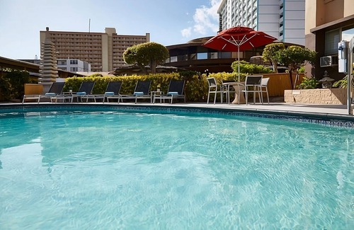 Ala Moana House | 2 Deluxe Two Doubles Rooms at Pagoda Hotel